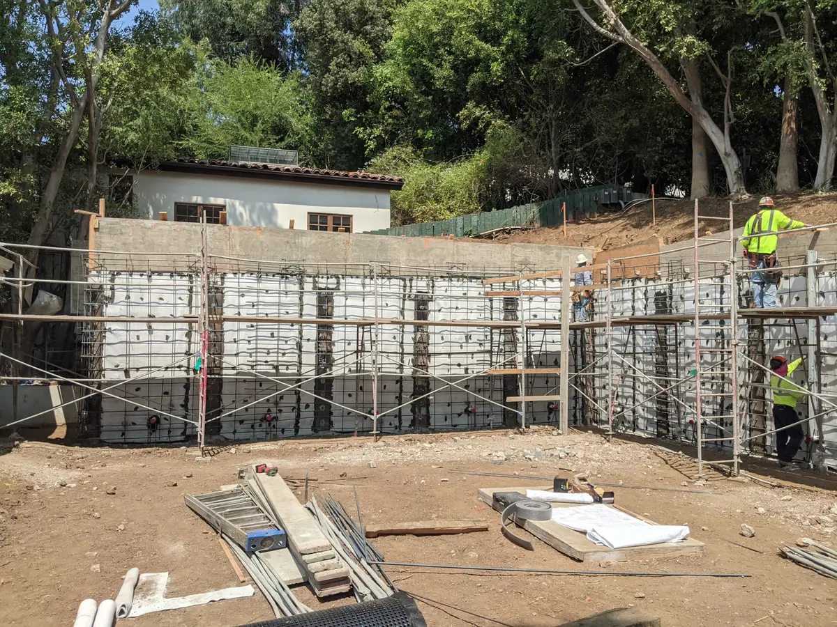 1000 COVE WAY image 1